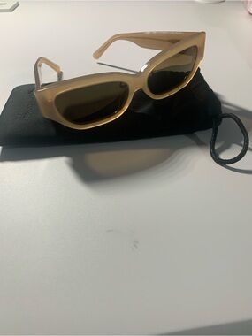 BANBE Women's Beige Sunglasses — Chic Neutral Frame with Ray-Ban carrying case.